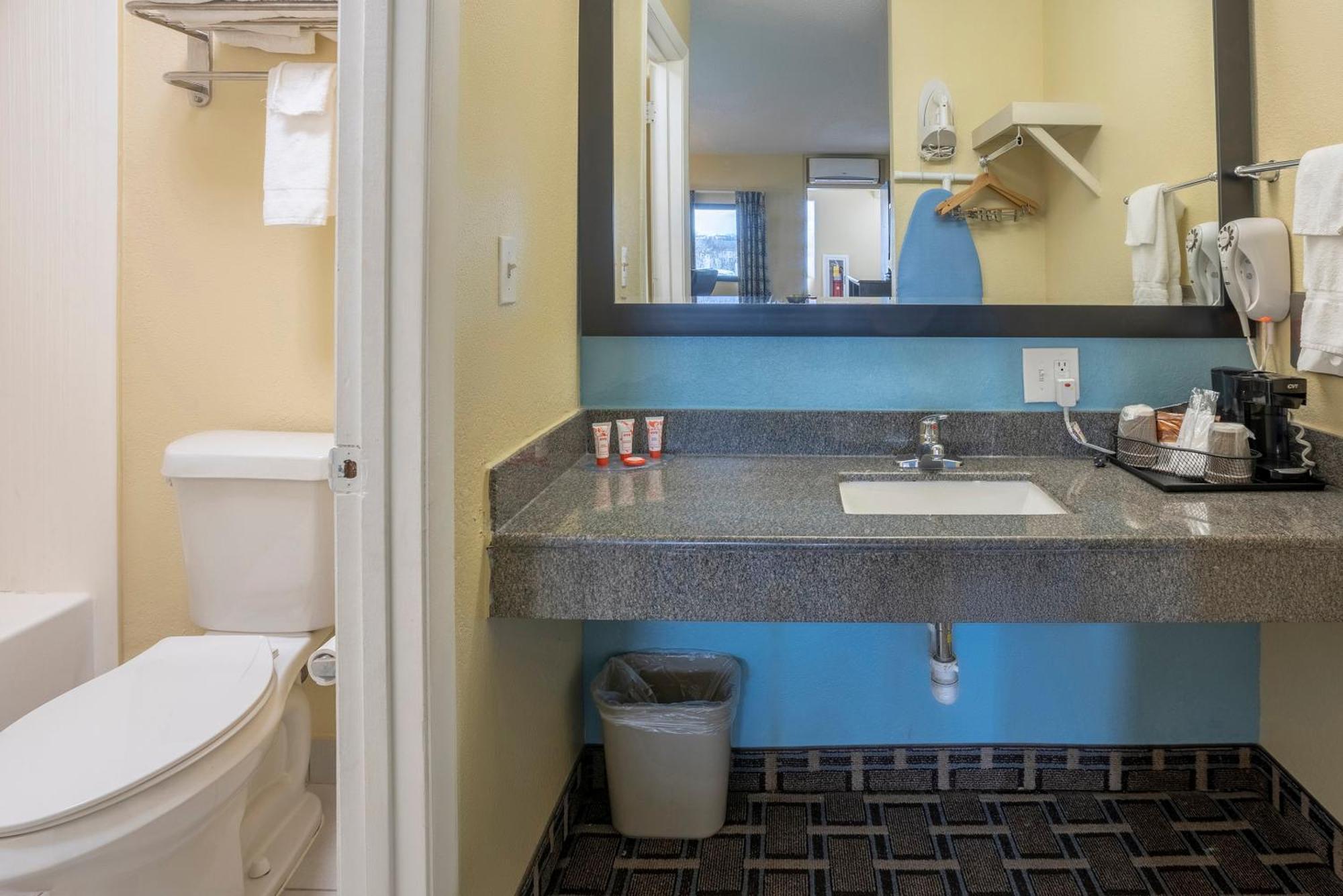 OYO Hotel Knoxville TN Cedar Bluff I-40 Eksteriør billede