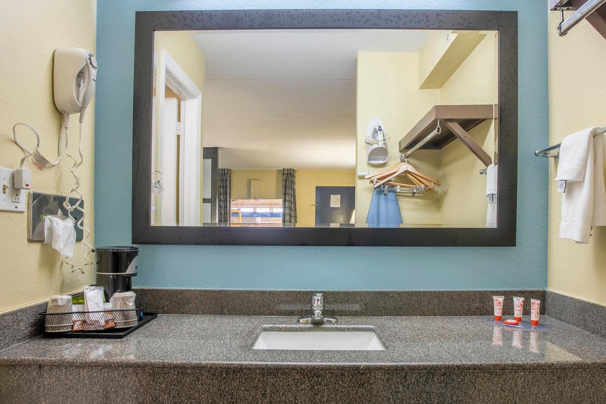 OYO Hotel Knoxville TN Cedar Bluff I-40 Eksteriør billede